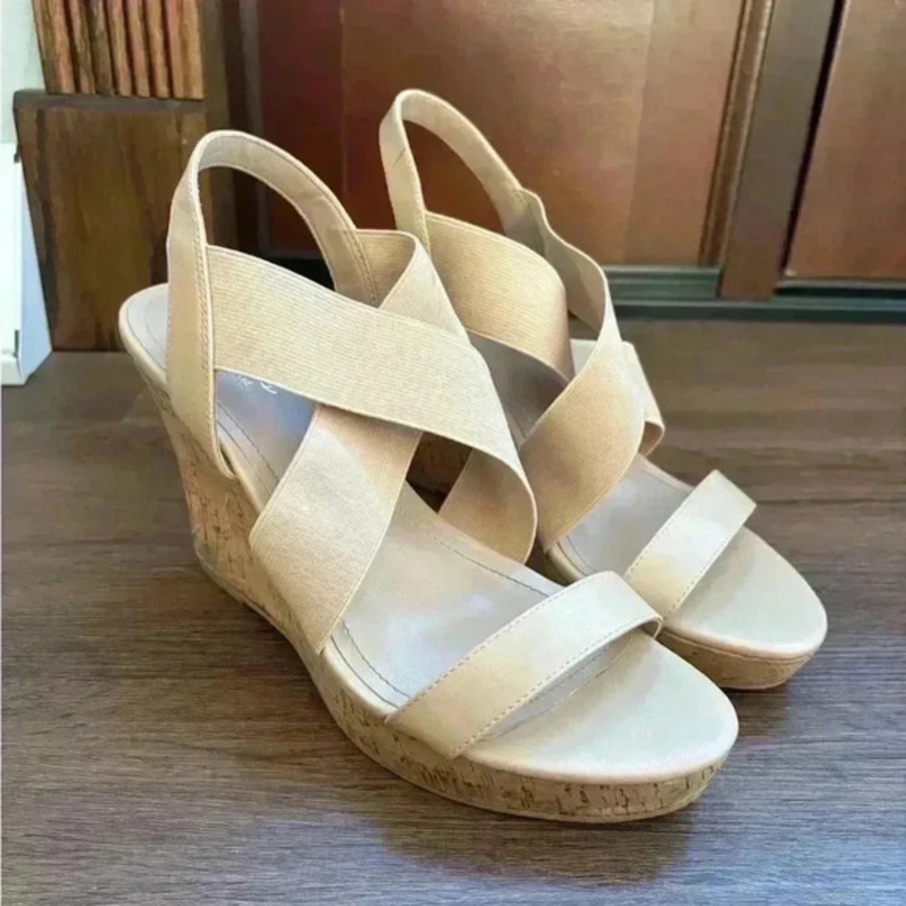 Charles David Wedges Size 8